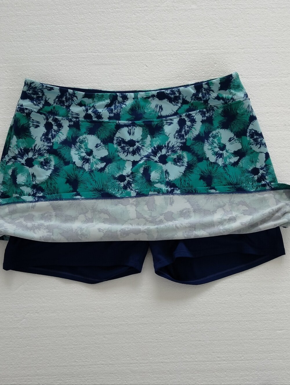 Two Size Medium Golf Skirts 1 Attyre 1 Tranquility Diamond-Print Skort - Picture 5 of 6